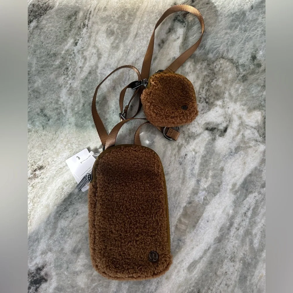 Lululemon MODULAR PHONE CROSSBODY BAG *FLEECE/Fuzzy.NWT